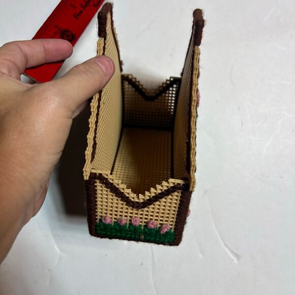 Vintage Handmade Plastic Canvas Yarn Cottage House letter mail coaster Decor - Picture 7 of 14